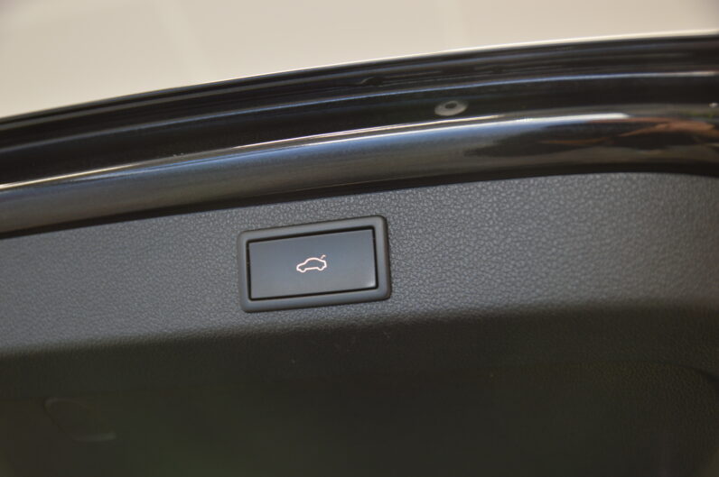 Škoda Superb Combi 2.0 TDI DSG