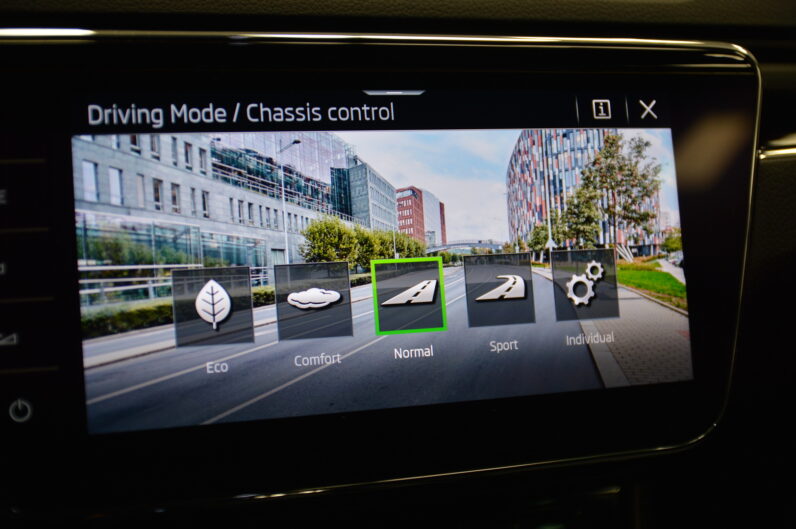 Škoda Superb Combi 2.0 TDI DSG